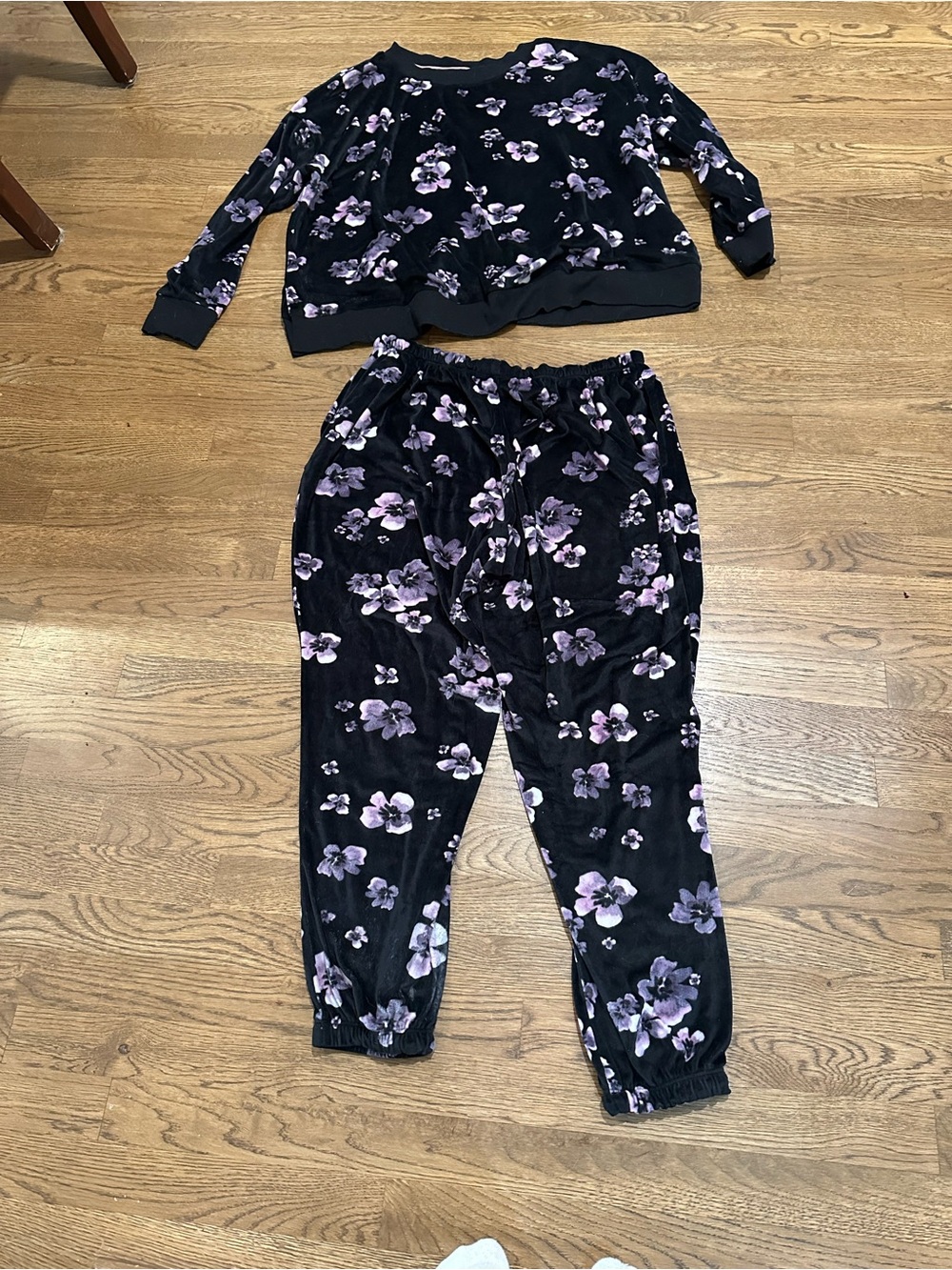 Simply Vera Wang Black/Purple Floral Velour Pajamas